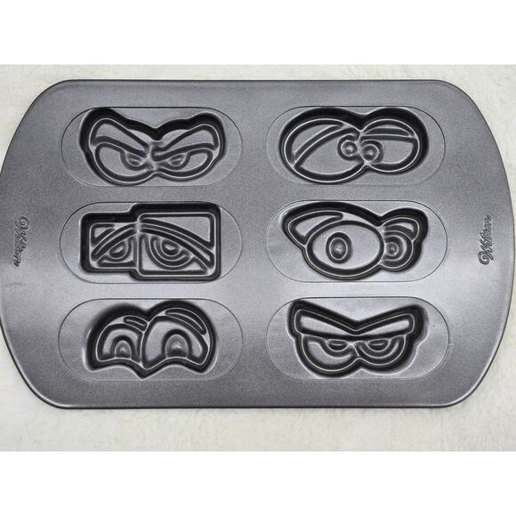 Wilton Easy Decorate Cookie Pan‎ Eyes Non Stick Bakeware Halloween Spooky - Picture 1 of 3